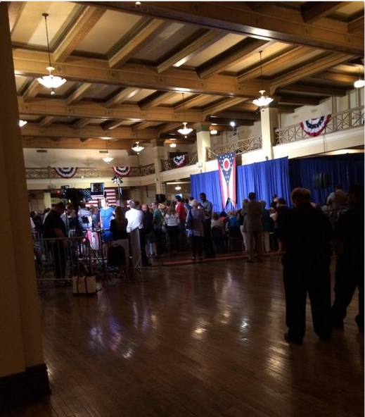 hillary_clinton_empty_hall