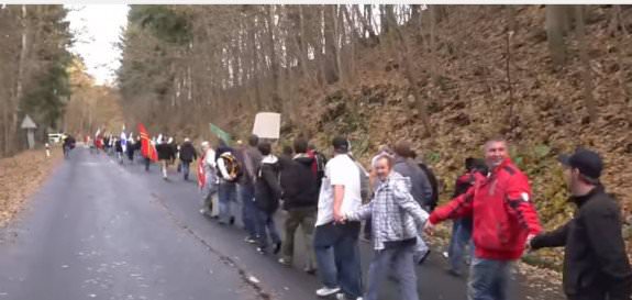 german-human-chain mgirants