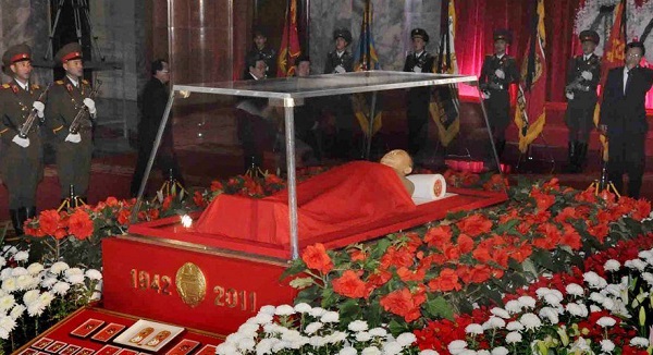 kim-jong-il-body-881x479