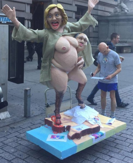 nude_hillary_statue