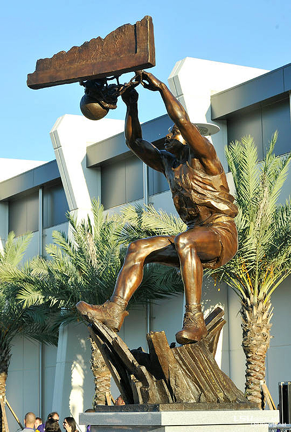 shaq-statue