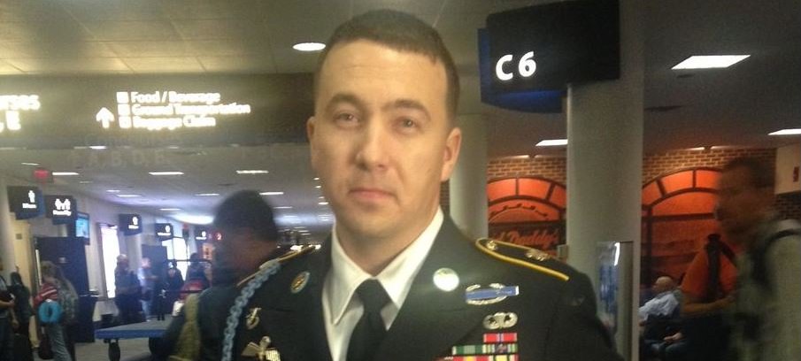 Flight attendant Refuses To Hang Army Ranger’s Uniform Jacket