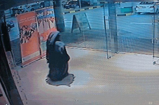 American Mother Stabbed To Death By Burqa-clad Person In Mall Restroom