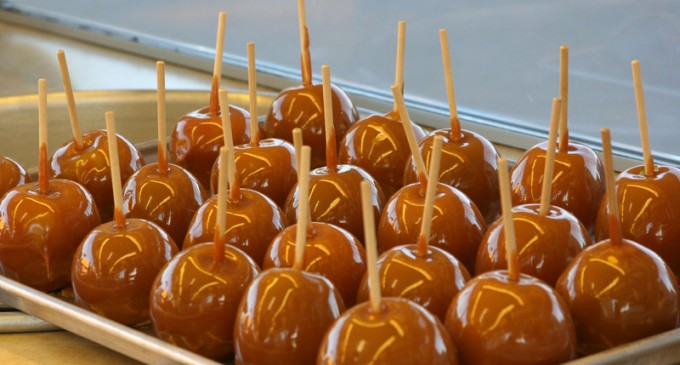 5 Dead From Caramel Apples Infected With Bacteria In Outbreak Across 10 States