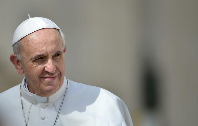 Pope Francis Prays Towards Mecca, States: Islam is Religion of Peace, Europe Should Open Borders to Muslims