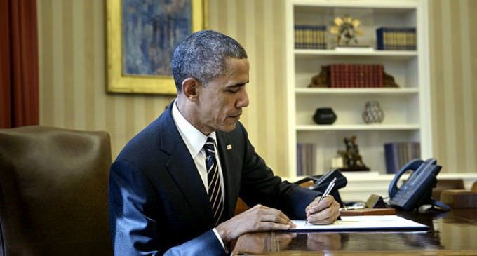Obama Uses Executive Order to Help Criminals Get Jobs