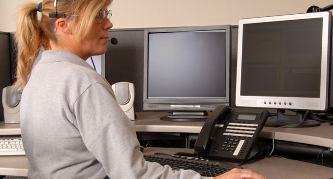 911 Dispatcher Hangs Up On Shooting Victim – Causing Him to Die