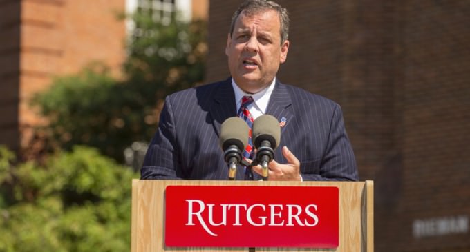 Chris Christie Lies to Support His Campaign Narrative