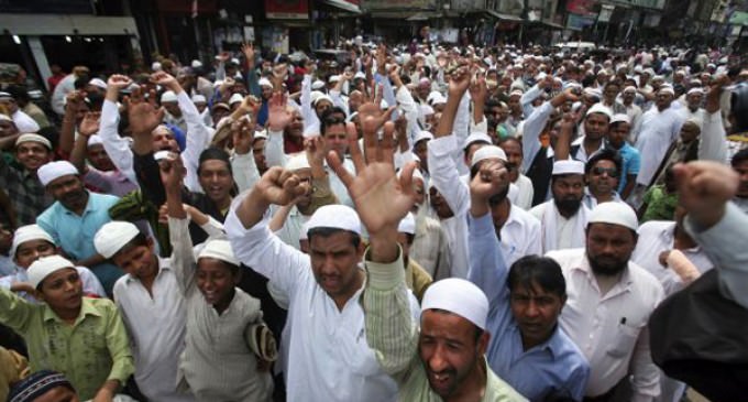 A Quarter MILLION Muslims Migrate Annually to U.S.