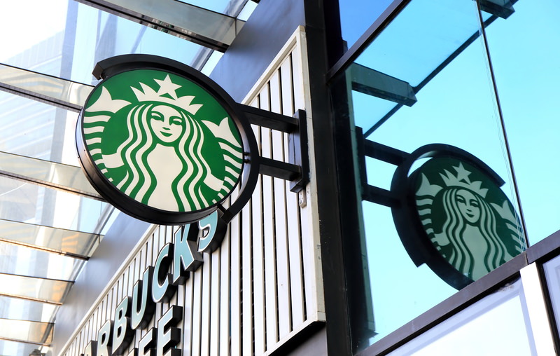 Starbucks Apologizes for Employee Treatment of Police