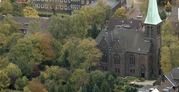 German Church Strips Crosses, Alters, Podiums, Pulpit for Migrants