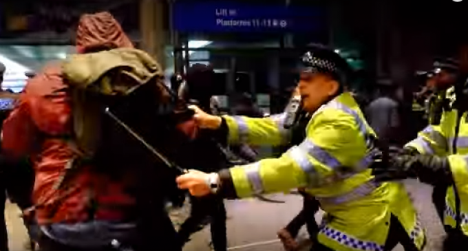 Hard-Left Protesters Demand ‘No Borders’ and ‘No Nations’, Overrun London Train Station