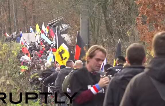 Germans Form Human Chain At Border To Block Migrants