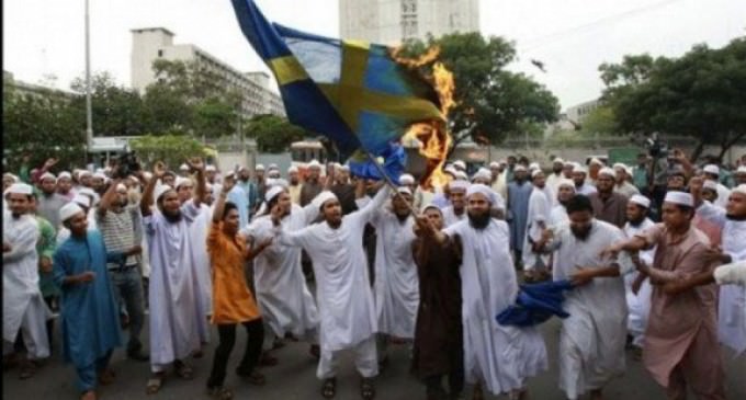 Swedish Reverses Free-Movement Policy For Migrants, Will Start Turning Them Away