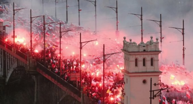 170,000 March in Protest of the Islamization of Poland