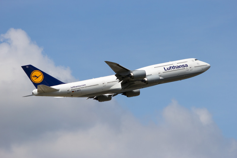 Passengers Stop American Muslim Trying To Open Plane Door Screaming “I Want To Join Allah”