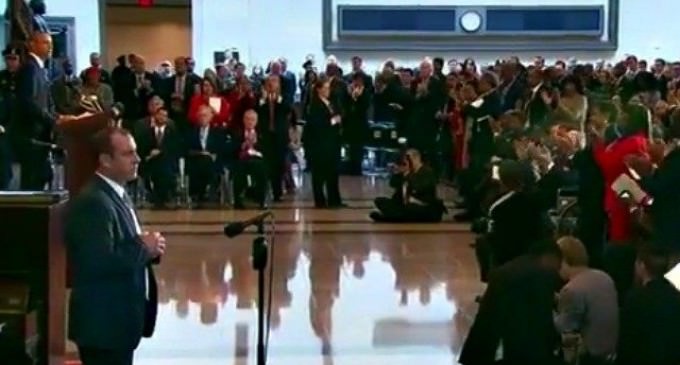 Congress Gives Obama A Standing Ovation in Challenge To Trump