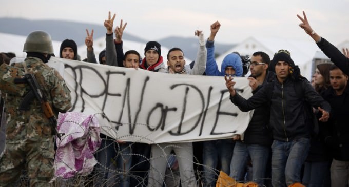Muslim Migrants Threaten ‘Open Or Die’ On Southern European Border