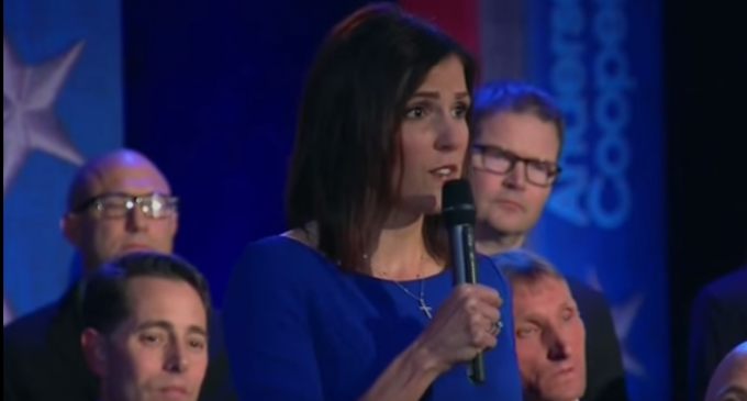 ‘American Sniper’ Widow Takes on Obama at Town Hall: ‘We Cannot Outlaw Murder’