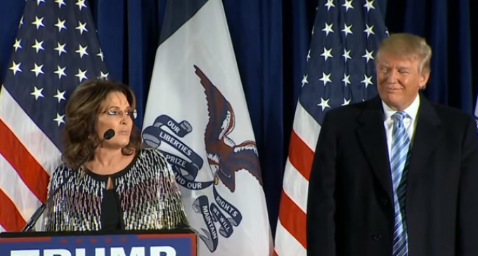 Sarah Palin Endorses Donald Trump Before Iowa Primary