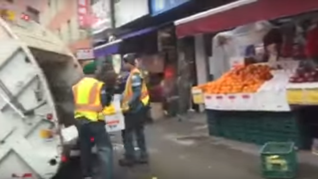 NYC Forces Vendors to Throw Away Perfectly Edible Food For Displaying it Improperly