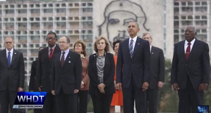 Obama Poses with Che