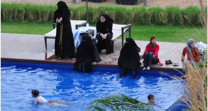 Swiss Town: No More Than Three Migrants In The Pool At Once