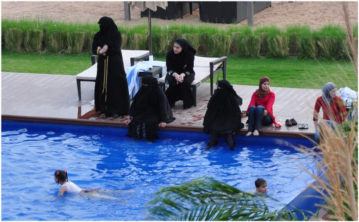Swiss Town: No More Than Three Migrants In The Pool At Once