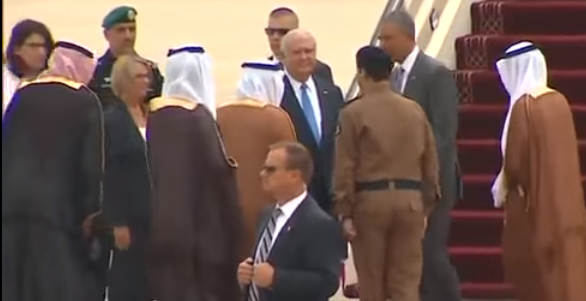 Saudi King Doesn’t Bother Greeting Obama at Riyadh Airport