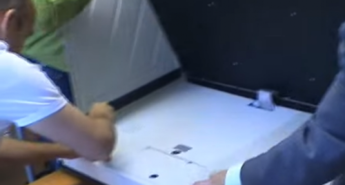 Watch: Voting Machine Hacked in 60 Seconds
