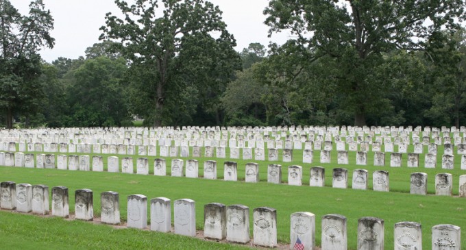 House Strikes Down Displaying Confederate Flag at National Cemeteries