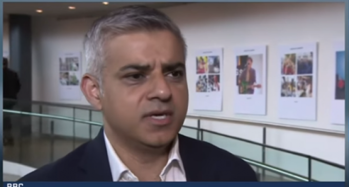 London’s Muslim Mayor to “Ignorant” Trump: Allow Muslims in or Face Attacks