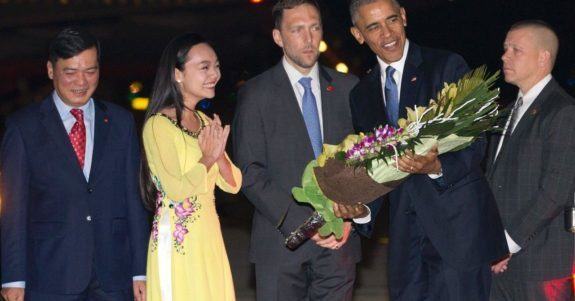 Obama Gets Dissed Yet Again As Vietnamese Officials Blow Him Off At Airport