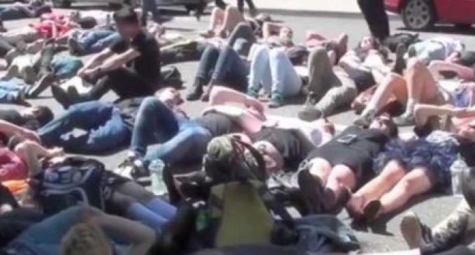 PSU Students Stage ‘Die-In’ to Protest Armed Police on Campus