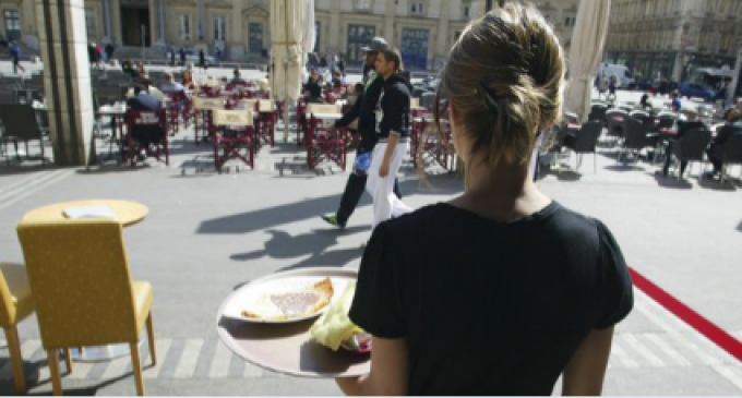 French Waitress Assaulted by Muslims for Serving Alcohol on First Day of Holy Month of Ramadan