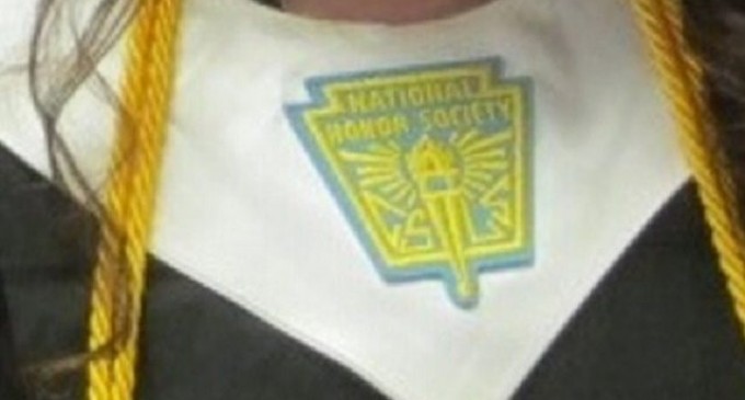 Texas HS bans Honor Society Ribbons at Graduation for Inclusiveness