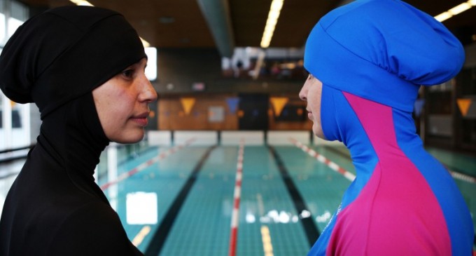 French Water Park Promotes Burqa-only Swim Day