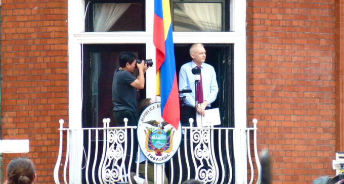 Police Took Their Sweet Time Getting to Ecuadorian Embassy Where Assange is Living Amid Break-In