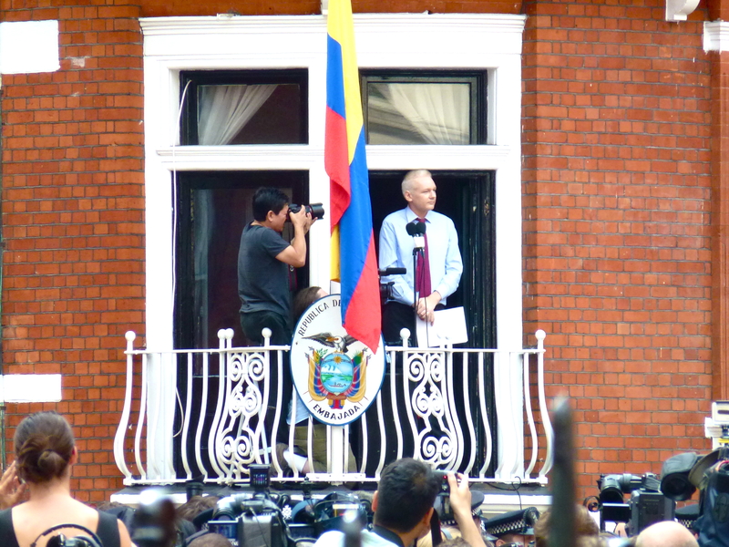 Police Took Their Sweet Time Getting to Ecuadorian Embassy Where Assange is Living Amid Break-In
