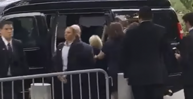 Doctors Come Forward with Concerns about Hillary’s Pneumonia Diagnosis and Treatment after “Overheating” Incident