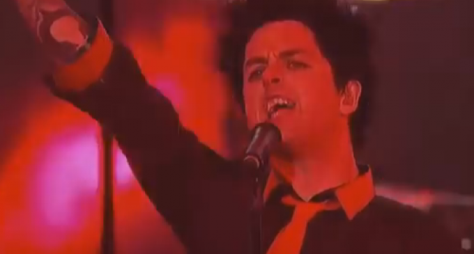 Green Day Leads Chant at AMA: “No Trump! No KKK! No Fascist USA!”