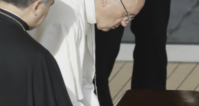 Pope Francis Grants Priests the Power to Absolve ‘Grave Sin’