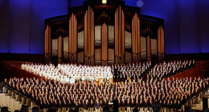 Choir Singer Quits Over Trump Inauguration Booking, ‘I Won’t Throw Roses to Hitler’