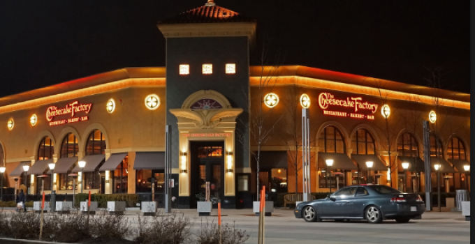 Cheesecake Factory Denies Service to Armed Police Officers