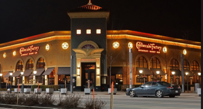 Cheesecake Factory Denies Service to Armed Police Officers