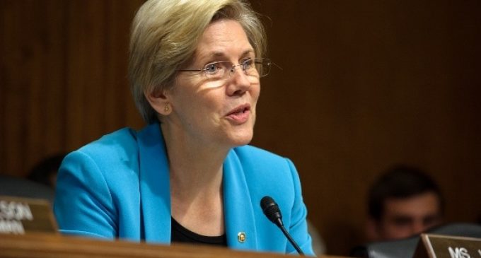 Warren Introduces Bill to Criminalize Trump’s Business Ties, Make Him Impeachable