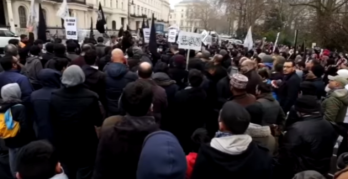 British Muslims Chant: “USA Soon You’ll Pay. Caliphate is On Its Way”