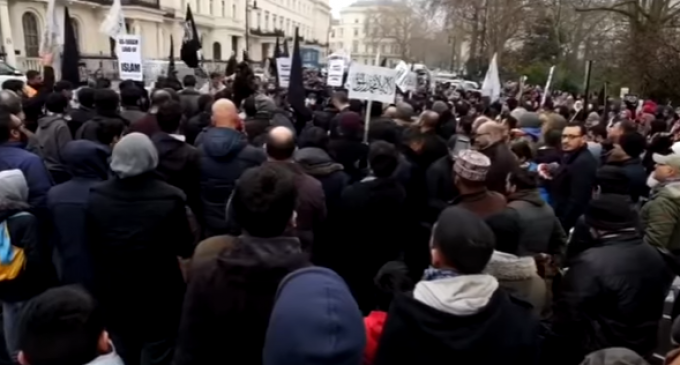 British Muslims Chant: “USA Soon You’ll Pay. Caliphate is On Its Way”