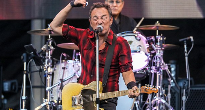 Bruce Springsteen: “We Stand Before You Embarrassed Americans”