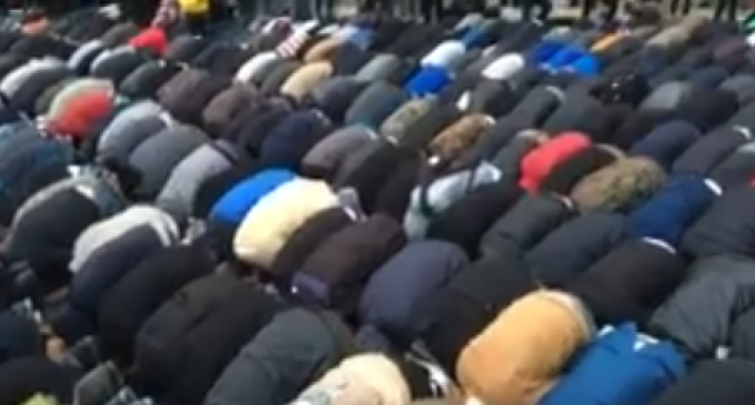 Muslims Flood Streets of NYC in Islamic Call to Prayer